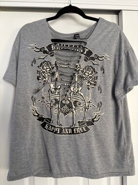 SHEIN Gray Cutout Graphic Tee with Skeleton Rose Print
